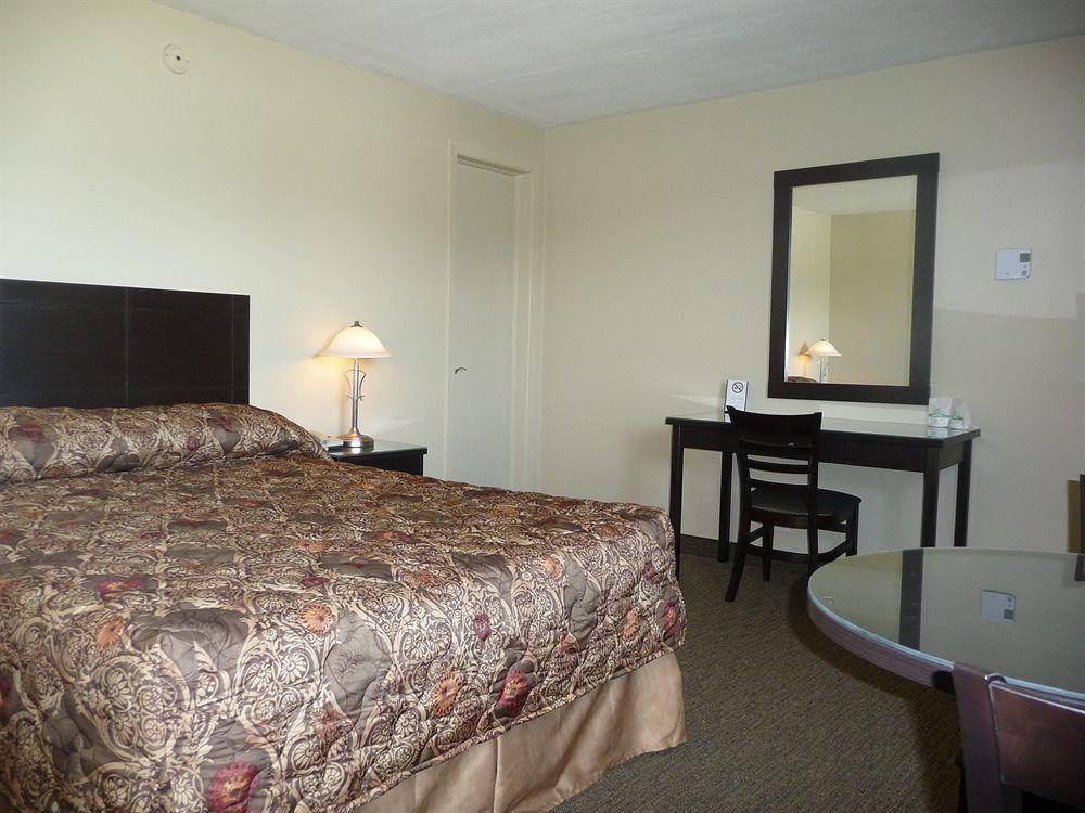 Motel Du Fleuve Brossard Exterior photo
