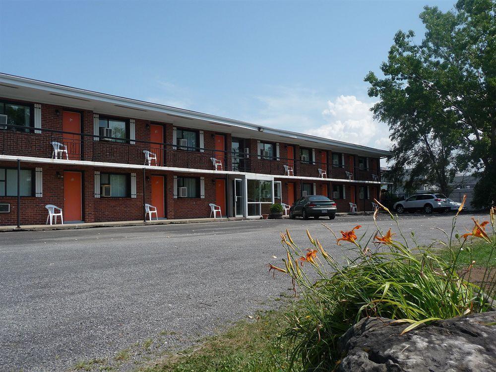 Motel Du Fleuve Brossard Exterior photo
