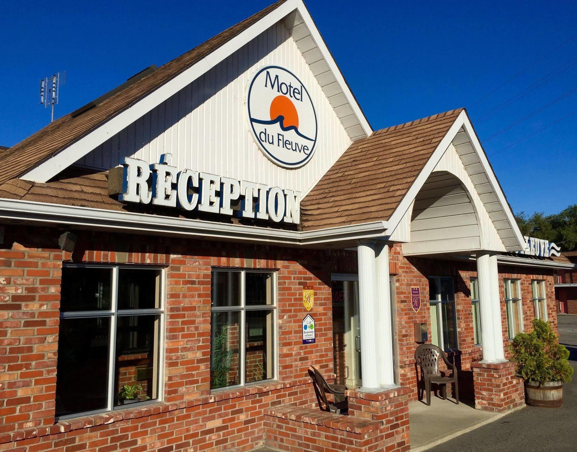 Motel Du Fleuve Brossard Exterior photo