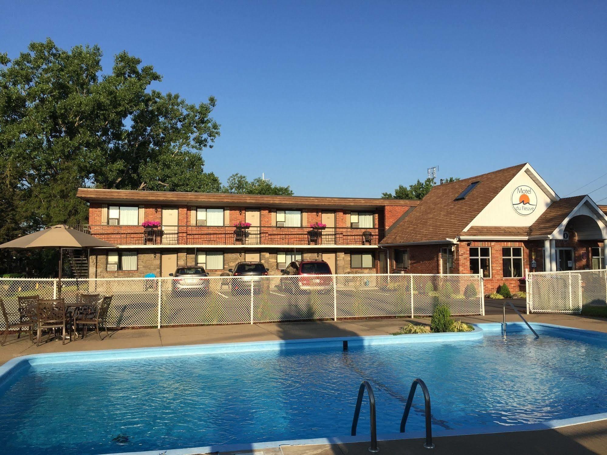 Motel Du Fleuve Brossard Exterior photo