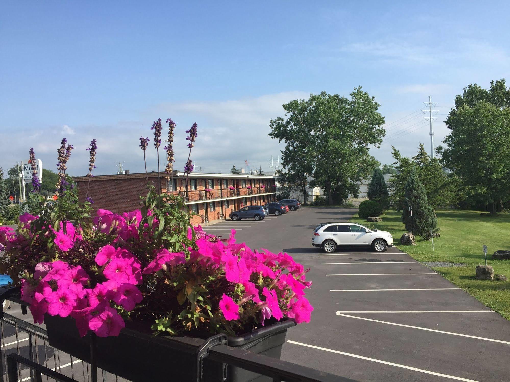 Motel Du Fleuve Brossard Exterior photo