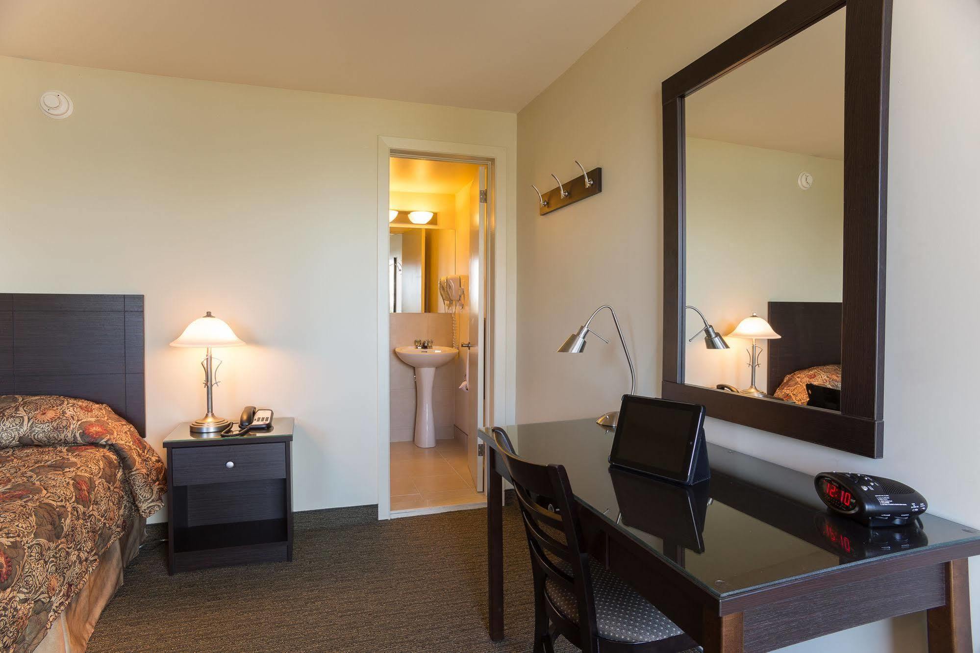 Motel Du Fleuve Brossard Exterior photo