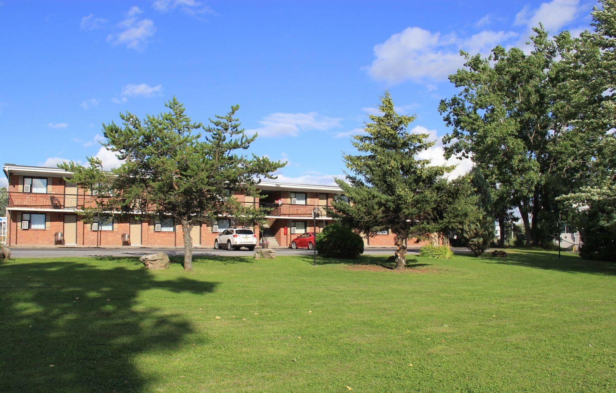 Motel Du Fleuve Brossard Exterior photo