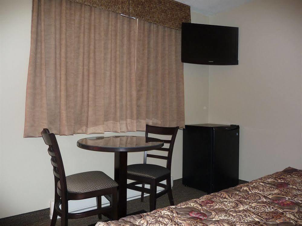 Motel Du Fleuve Brossard Exterior photo